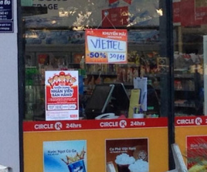 Siêu thị mini công khai bán thẻ Viettel khuyến mại 50%