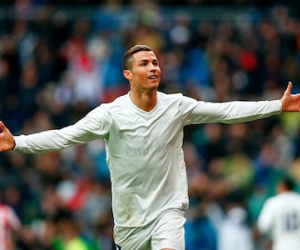 Thêm 13 bàn nữa, Ronaldo vĩ đại nhất lịch sử bóng đá châu Âu