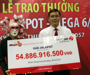 Người phụ nữ ở Vĩnh Long đeo mặt nạ nhận 55 tỷ độc đắc