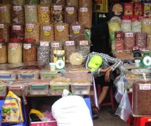 Phát hiện 9 tấn bánh kẹo "quá đát" chuẩn bị tung ra thị trường