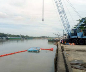 Chìm tàu 500 tấn, nhiều người rơi xuống sông Đồng Nai