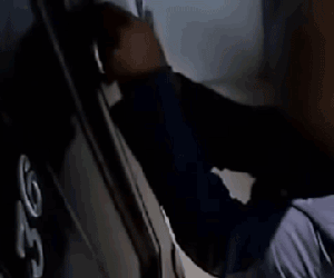 Clip: Cửa nhà mở ra như một phép màu chỉ với đúng 1 miếng bìa