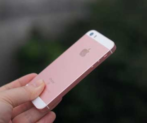 iPhone SE chính thức giảm giá 2 triệu đồng