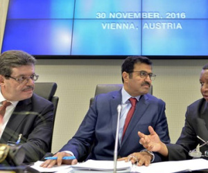 OPEC giảm sản lượng, giá dầu phá mốc 50 USD/thùng
