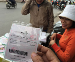 Xổ số điện toán bán "chui" ở Hà Nội: Mua 10 vé mới bán