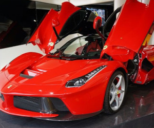 Ferrari bán đấu giá LaFerrari cuối cùng