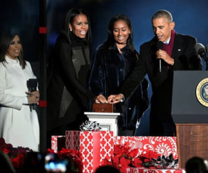 Gia đình Obama thắp sáng cây thông Noel mừng Giáng sinh