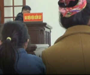 Cô bé 8 tuổi sống xa mẹ, bị thanh niên hàng xóm 5 lần dụ dỗ "ngủ với bác rồi bác cho kẹo"