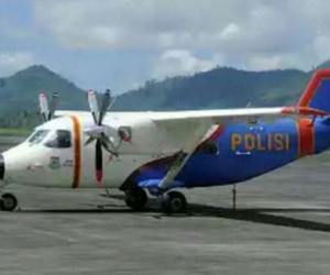 Máy bay Indonesia chở 15 người nghi rơi xuống biển
