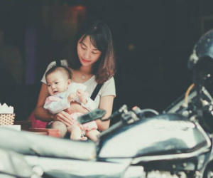 21 tuổi chịu mang tiếng chửa hoang tự kiếm tiền đi đẻ, đợi con bi bô "kẻ bỏ quên tinh trùng" đòi đứa trẻ về nuôi