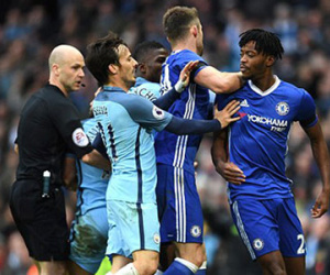 Chelsea và Man City có thể bị phạt sau rắc rối từ pha vào bóng nguy hiểm của Aguero