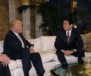 Chính quyền Obama không vui với cuộc gặp Abe - Trump