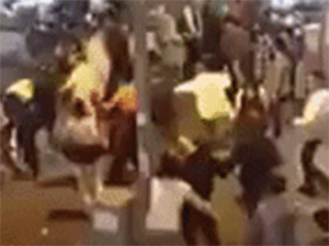 Clip: Nhóm thanh niên hỗn chiến trên phố đi bộ Hà Nội tối qua