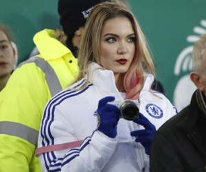 Fan nữ Chelsea gây sốt trong trận hòa thất vọng của Man Utd vì... quá đẹp