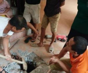 Hà Nội: Nền nhà nóng bất thường, đào lên kiểm tra thấy có điện phát sáng