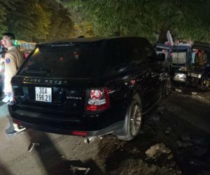 Hà Nội: Xe Range Rover tông 3 xe trên phố