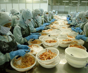 Lương tăng, thu nhập có tăng?