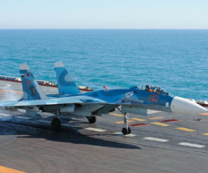 NÓNG: Tiêm kích Su-33 trên tàu sân bay Nga rơi xuống biển