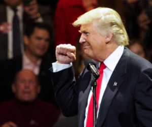 ​Ông Trump doạ phạt  thuế các công ty sản xuất ở nước ngoài