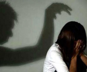 "Yêu râu xanh" dụ cho bé gái xe đạp điện để hãm hại
