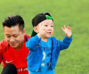 Dù mới 2 tuổi, con trai Tuấn Hưng được bố mẹ đầu tư hàng chục triệu đồng đi học mầm non