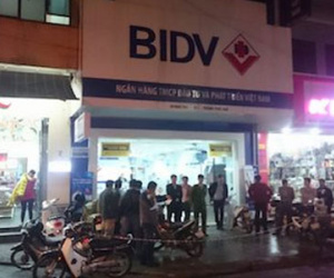 Người đàn ông cầm súng cướp ngân hàng ở Huế