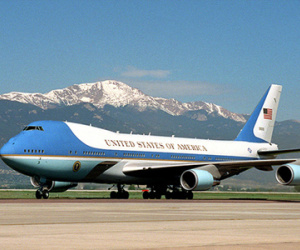 Ông Trump muốn hủy hợp đồng đóng chuyên cơ Không lực một mới