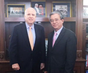 Thượng nghị sĩ John McCain muốn trở lại Việt Nam