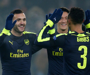 Arsenal đè bẹp Basel, bất ngờ chiếm ngôi đầu bảng A Champions League