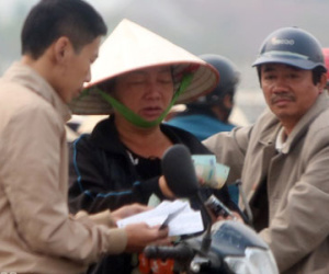 Clip:  Chợ vé Mỹ Đình nhộn nhịp, tăng giá 6 lần