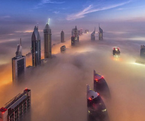 Dubai bỗng hóa “thành phố trên mây” vì sương mù