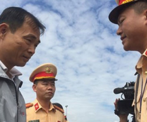 Sẽ lập danh sách công an, nhà báo “can thiệp” xin-cho vi phạm giao thông