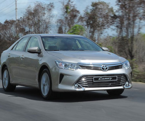 Toyota Camry mới giá từ 1,1 tỷ tại Việt Nam