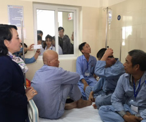 Bộ trưởng Y tế “nóng mặt” nhìn cảnh 4 bệnh nhân/giường