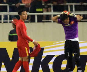 Cựu thủ môn Dương Hồng Sơn: "Nguyên Mạnh nóng tính không đúng thời điểm"