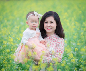 Không thể tin được người phụ nữ xinh đẹp này đã là bà nội tuổi 51!