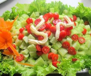 Sai lầm khi ăn cà chua cùng dưa chuột