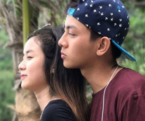Hoài Lâm đáp trả khi bị nói suốt ngày khoe bạn gái