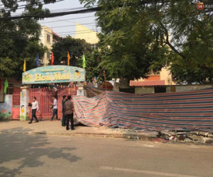 Sập nhà trước cổng trường mầm non ở Hà Nội, 1 người tử vong