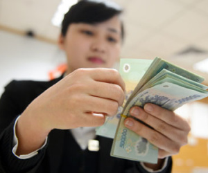 Nhân viên nhà băng ôm tiền tỷ bỏ trốn: Dân có lấy được tiền?