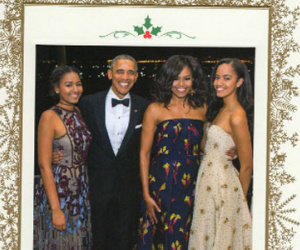 Gia đình Obama tươi cười trong thiệp giáng sinh cuối cùng ở Nhà Trắng