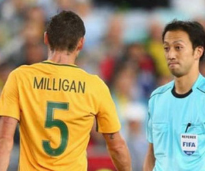 Vua thẻ Nhật Bản điều khiển chung kết lượt đi AFF Cup
