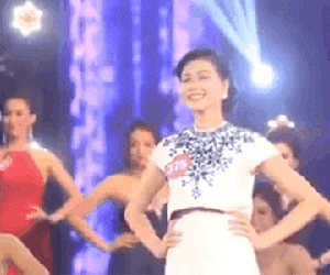 Đây có lẽ là người đẹp có màn nhận giải "diễn sâu" nhất 2016!