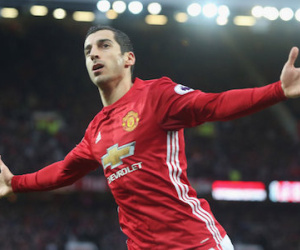 Ai sẽ đá thay Mkhitaryan lúc chấn thương?