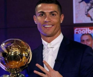 CR7 khiến thế giới sửng sốt vì số tiền kiếm được năm 2015