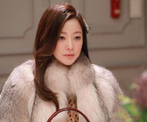 Kim Hee Sun trẻ trung trong phim mới