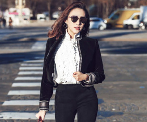 Lê Hà diện đồ hiệu sải bước ở Paris