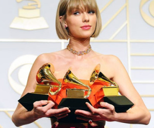 Tuổi 27 của Taylor Swift: Chia tay 2 bạn trai, bị vạch mặt giả dối và thành công nhất showbiz