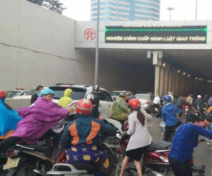 Va chạm liên hoàn tại đường hầm Kim Liên