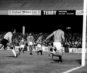 Vì hooligan, Man Utd phải đá sân trung lập ở lần gần nhất gặp Saint Etienne